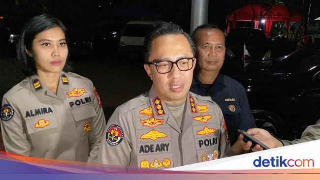 Massa Demo Masih Bertahan hingga Malam Ini, Polisi Jamin Jakarta Kondusif